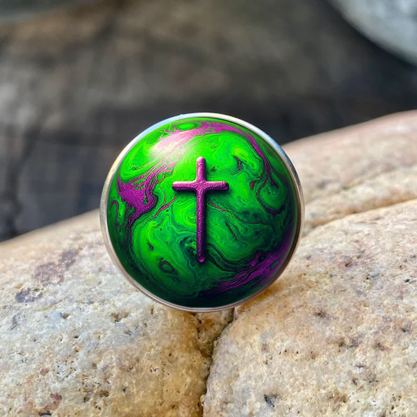WORLD AND CROSS-GREEN-LAPEL/HAT PIN
